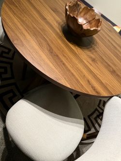 Dinner table almost new purchased in april