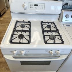 Kenmore Gas Stove 4 Burners   In Excellent Working Condition 