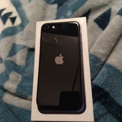 iPhone SE (2020) Unlocked & NEW 