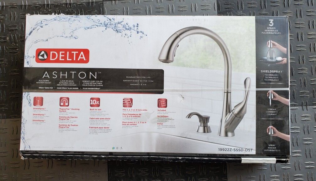 Delta Ashton Stainless Finish 1-Handle Pull-Down Kitchen Faucet NEW 19922Z-SSSD-DST With Soap Dispenser 