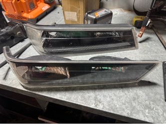 Front light Turn Signal/Parking Light Pair Driver and Passenger Side