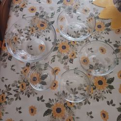 5pc nesting mixing bowls, no cracks or chips good condition.