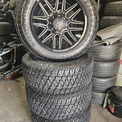 20×10 Rims And Tires LT275/60/20 $1300 Bolt Pattern 8×170 Ford F250 And F350