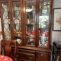 Classic Wooden Bookshelves/Cabinet