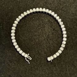 7.75” 14k White Gold 4.3ctTw. Diamond Tennis Braclet