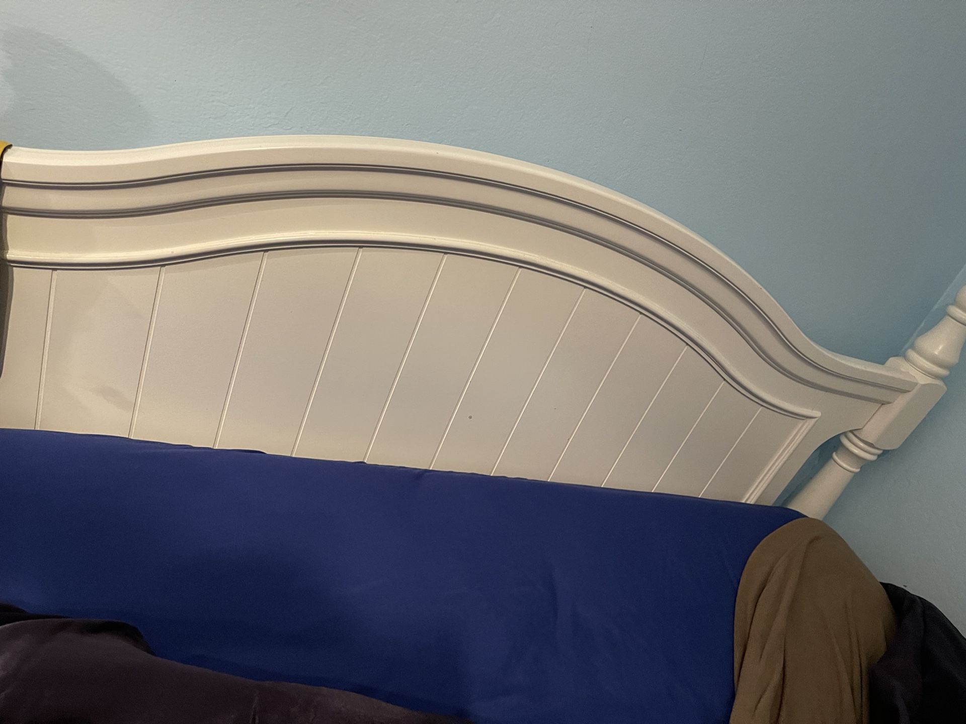 Selling A Full Bed set Complete With Bed And 6 Drawer Dresser With A Beautiful Full Sizes Mirror Attached. In Great Shape. More Pics When Needed