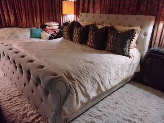 KING SIZE ASHLEY SLIEGH BED /Purple Matress