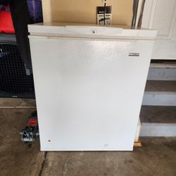 Chest Freezer 5-7 Cubic Feet