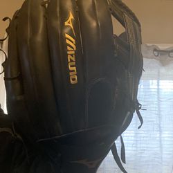 Mizuno Giant Size Baseball Glove
