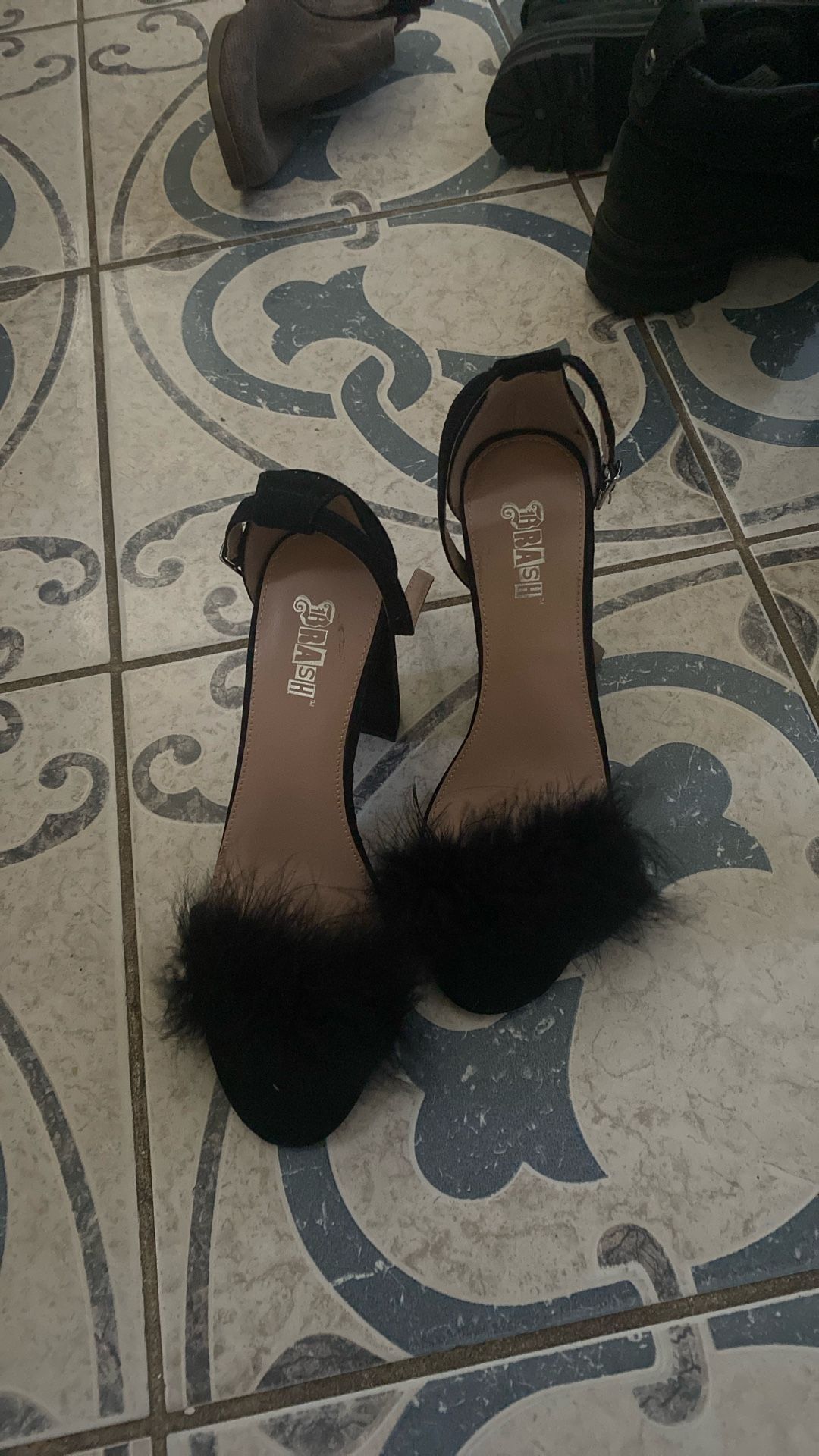 Heels Sz 6
