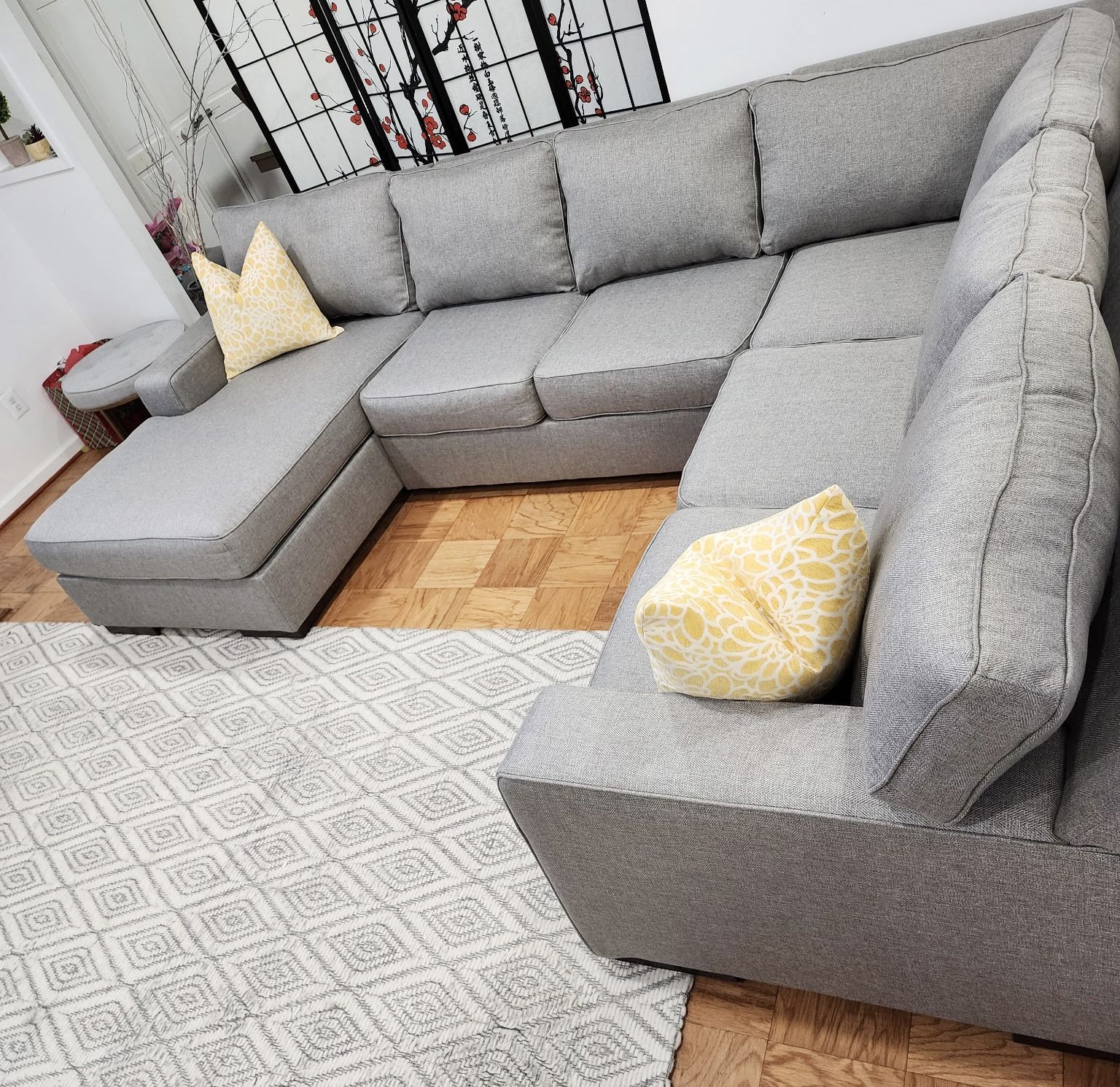 Beautiful 4piece Sectional with Chaise in Excellent Condition!