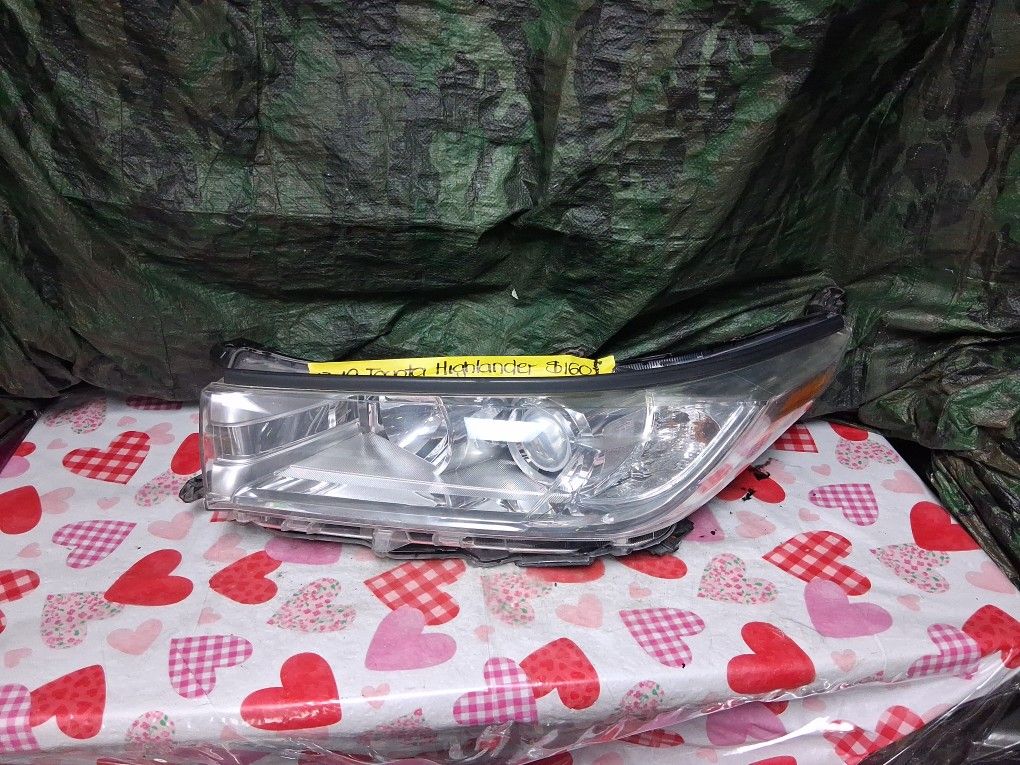 2017-19 Toyota Highlander Left Headlight Regular 