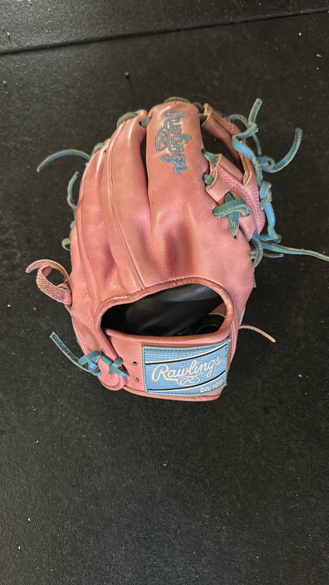 (looking For Offers!!!)Pink And Blue Rawlings Heart Of The Hive Infield Glove