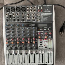 Behringer XEYNX QX1204 USB MIXER