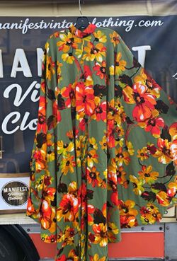 Vtg 1960s/1970s Vibrant Floral Angel Sleeve Kaftan Cape Retro Maxi Dress XL/XXL