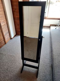 Jewelry armoire