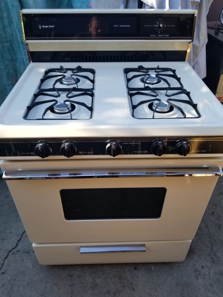 Magic chef gas range stove/ oven