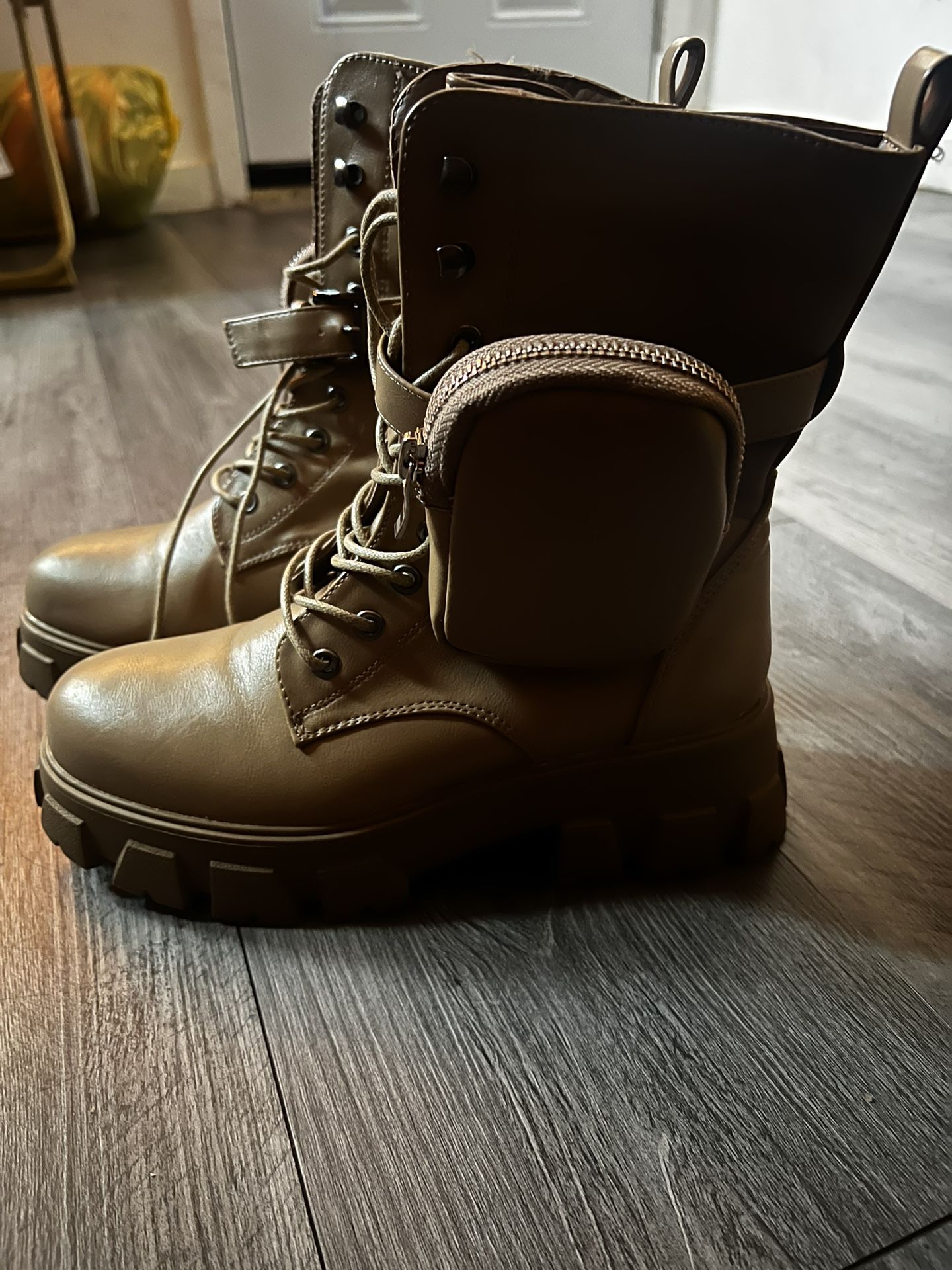 Women Plataform Cargo Boots!