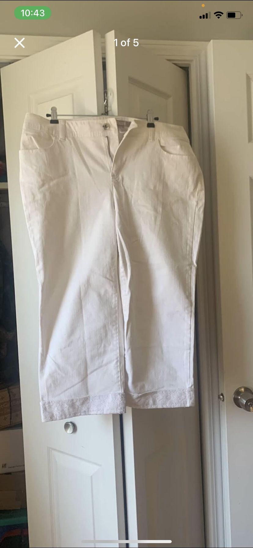 Women’s Chico Size 1 Fits About A Size 10-12 White Capri Jean