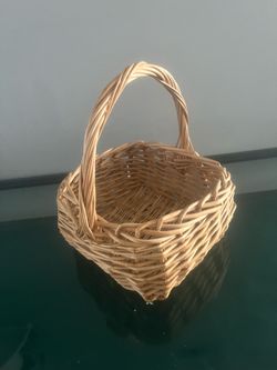 very nice and sturdy basket