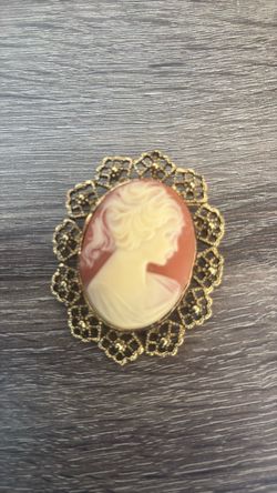 Vintage Cameo Brooch Gold Filigree Frame