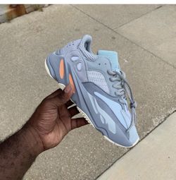 Adidas Yeezy 700