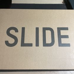 Yeezy Slides (Dark Onyx)