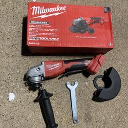 Milwaukee M18 Brushless 4.5 Grinder 