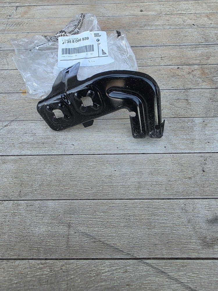 2012-2020 BMW 430i-440i Front Fender Bracket Left OEM
