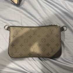 Original Louis Vuitton Messenger Bag