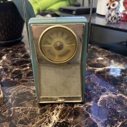 Vintage RCA Victor Portable Transistor Radio – Turquoise – 1950s/60s