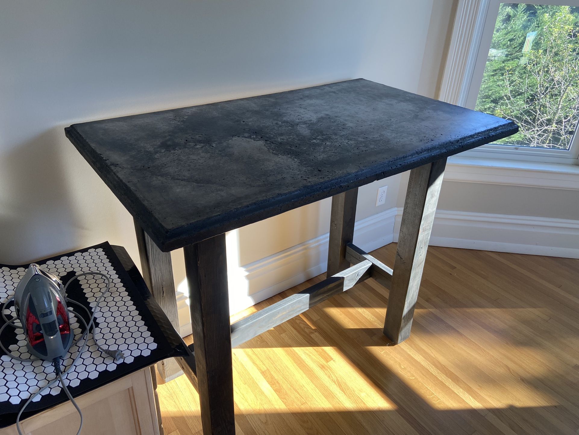 Bar/Desk