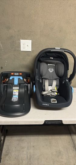 UPPAbaby Mesa Car  Seat  and Base(manufactured onn2020)