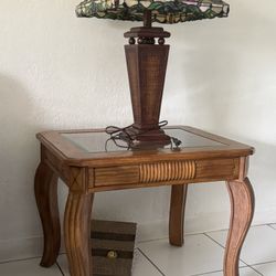 2 Lamps And 2 End Tables