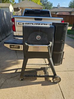 Masterbuilt Gravity Series Charcoal Smoker Grill