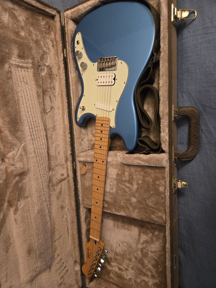 Fender Duo-Sonic Guitar with Gator Case