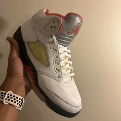Jordan 5 fire red 2020