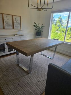 Dania dining table