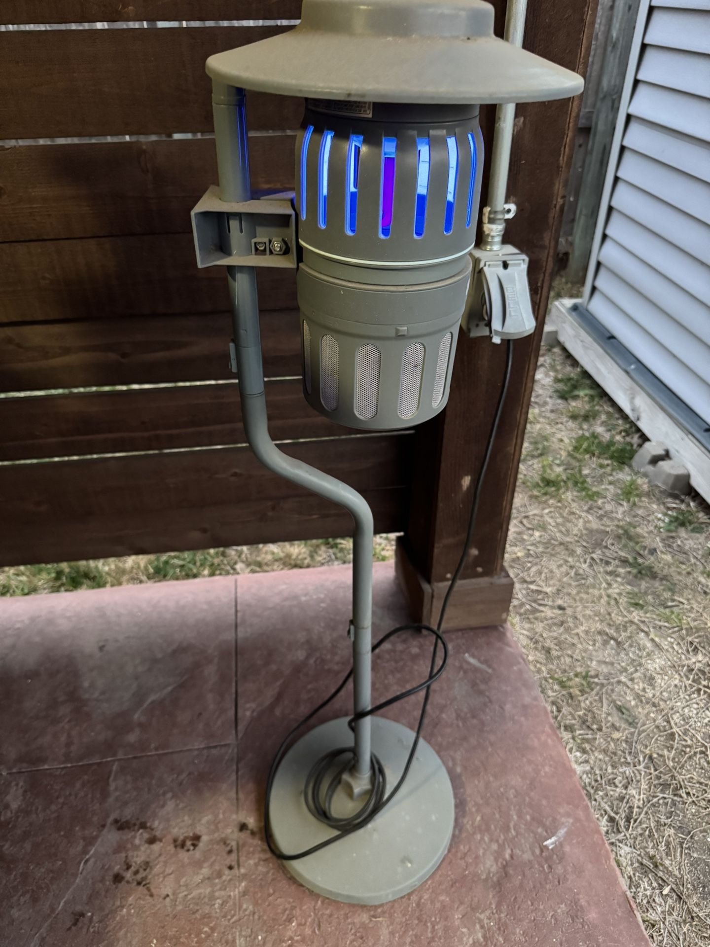 DynaTrap Insect Trap with Pole Mount
