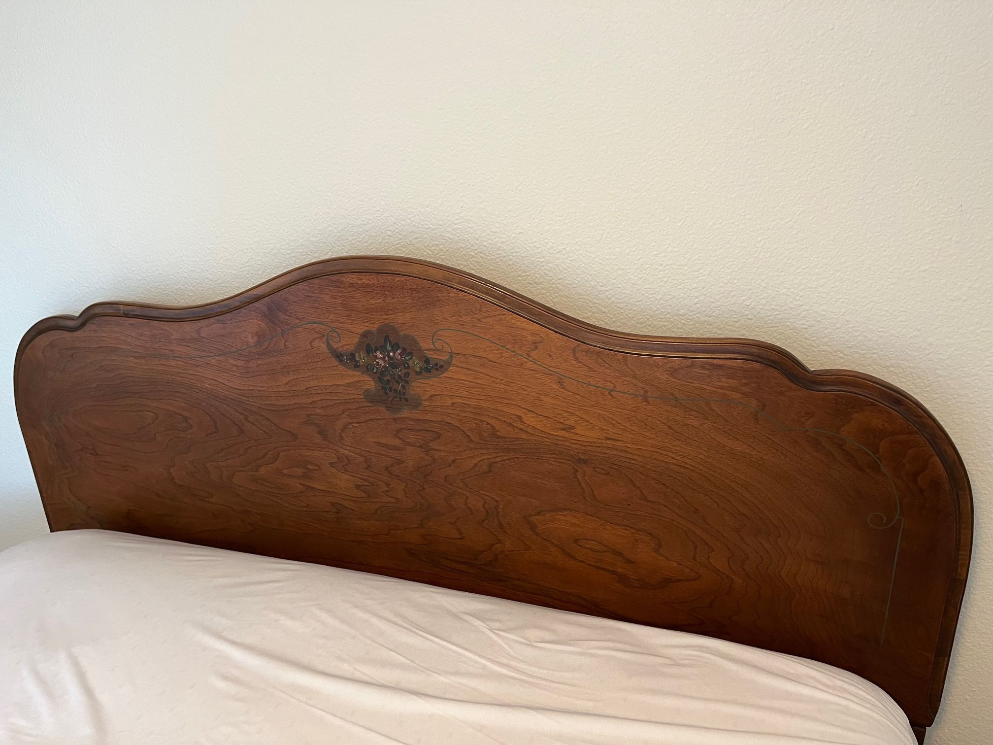 Antique Art Deco Floral Detail Rounded Corner Full Bed Frame for Sale in Redmond, WA OfferUp