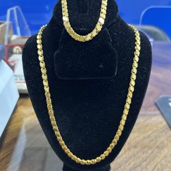 21k set damascus 21 inches chain 7.5 inches bracelet pick up only!!