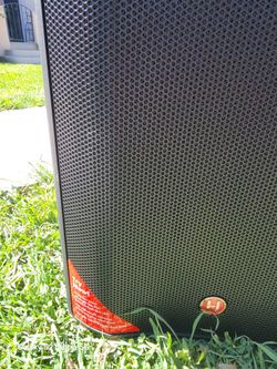 BEHRINGER 15" POWERED SPEAKER **NEW IN BOX**