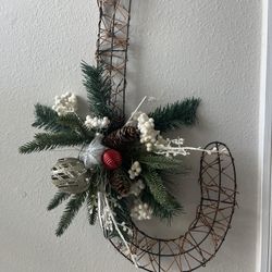 🎄 Beautiful Christmas "J" Cane Wreath - Ready to Decorate! 🎁 Location: Katy, TX 77494