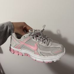 Nike Vomero5 Sizy 4Y Used Once