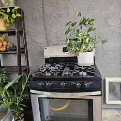 Estufa En Perfectas Condiciones   Todo Trabaja Muy Bien  El  Horno   Al 100