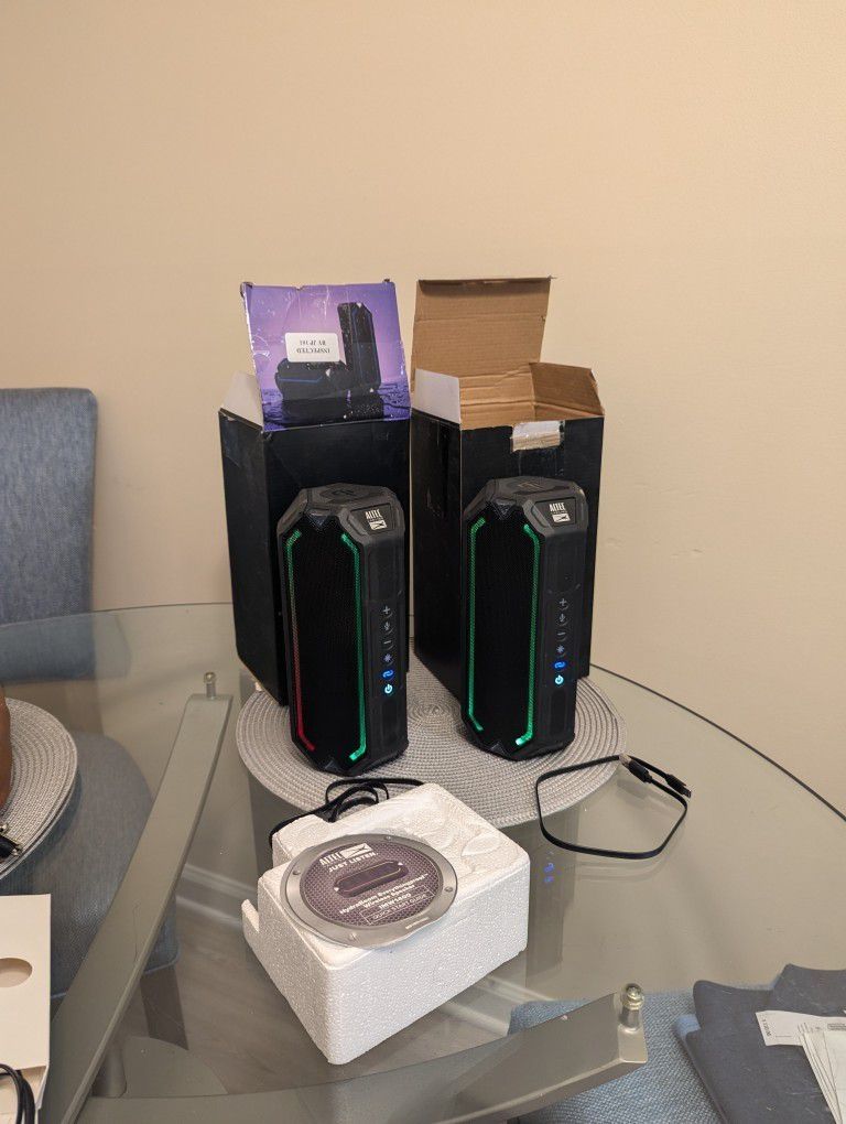 2 Linking Light-up Bluetooth Speakers And Wireless Charger