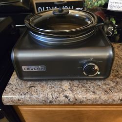 Like New Set Of  2qt Connectable Crock-Pot Slow Cookers."CHECK OUT MY PAGE FOR MORE DEALS "
