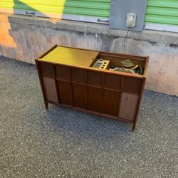 Mid Century Vintage Magnavox Record Changer Stereo Console