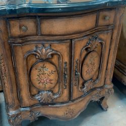 Vintage Traditional Bathroom Vanity With Black Marble Top