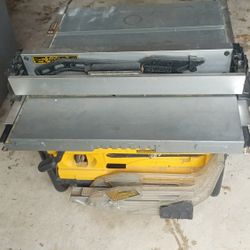 Portable DeWalt Table Saw